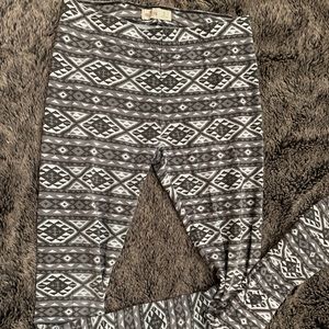 Hollister Tribal legging size small
